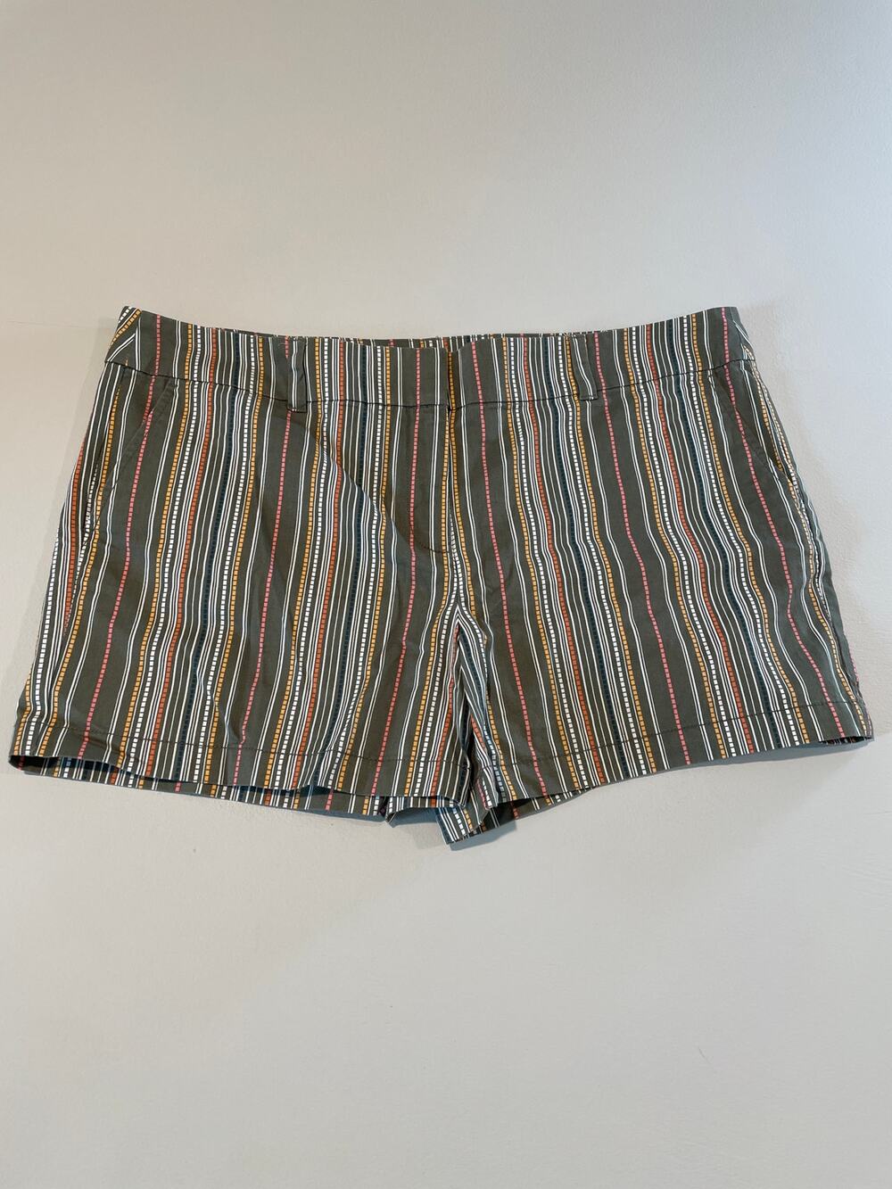 LOFT 4" Olive Green Pinstripe Shorts – Size 16 - 100% Cotton